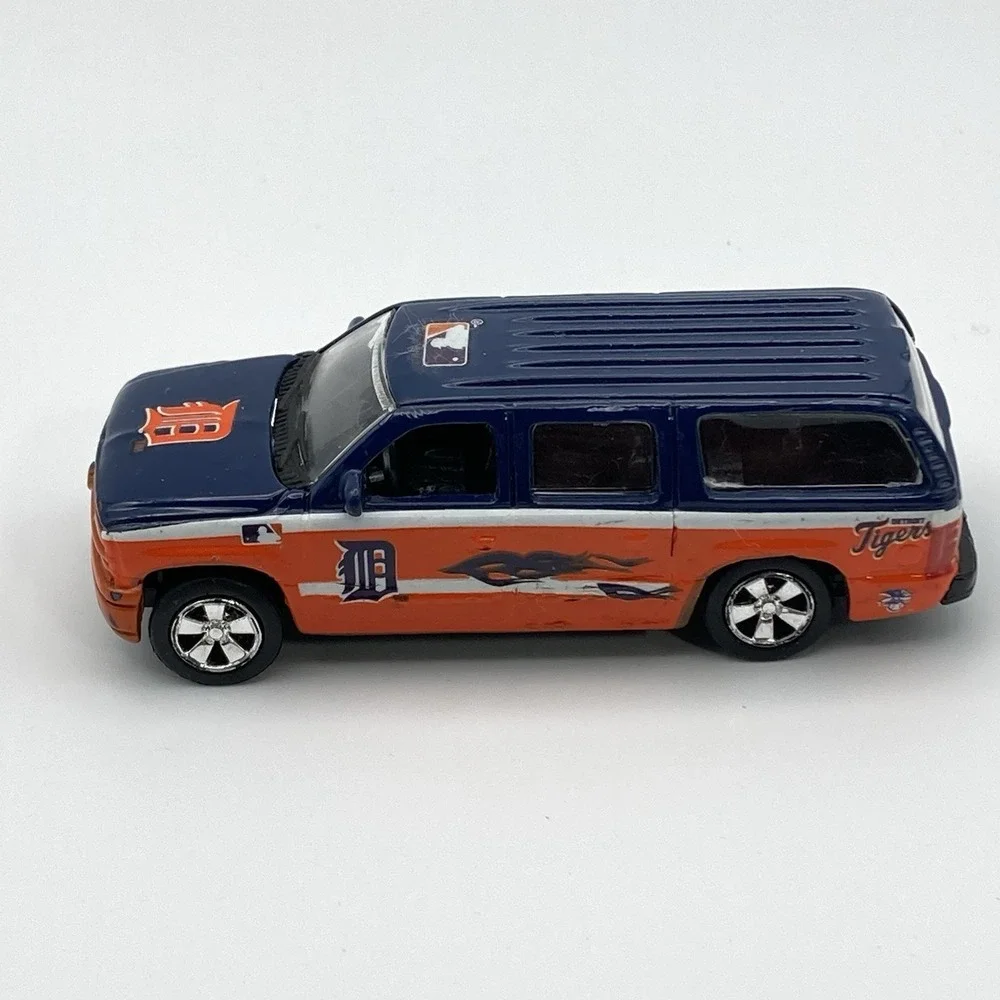 Motormax 2000 Chevy Suburban Detroit Tigers MLB Diecast Car 1:64 Scale 6030